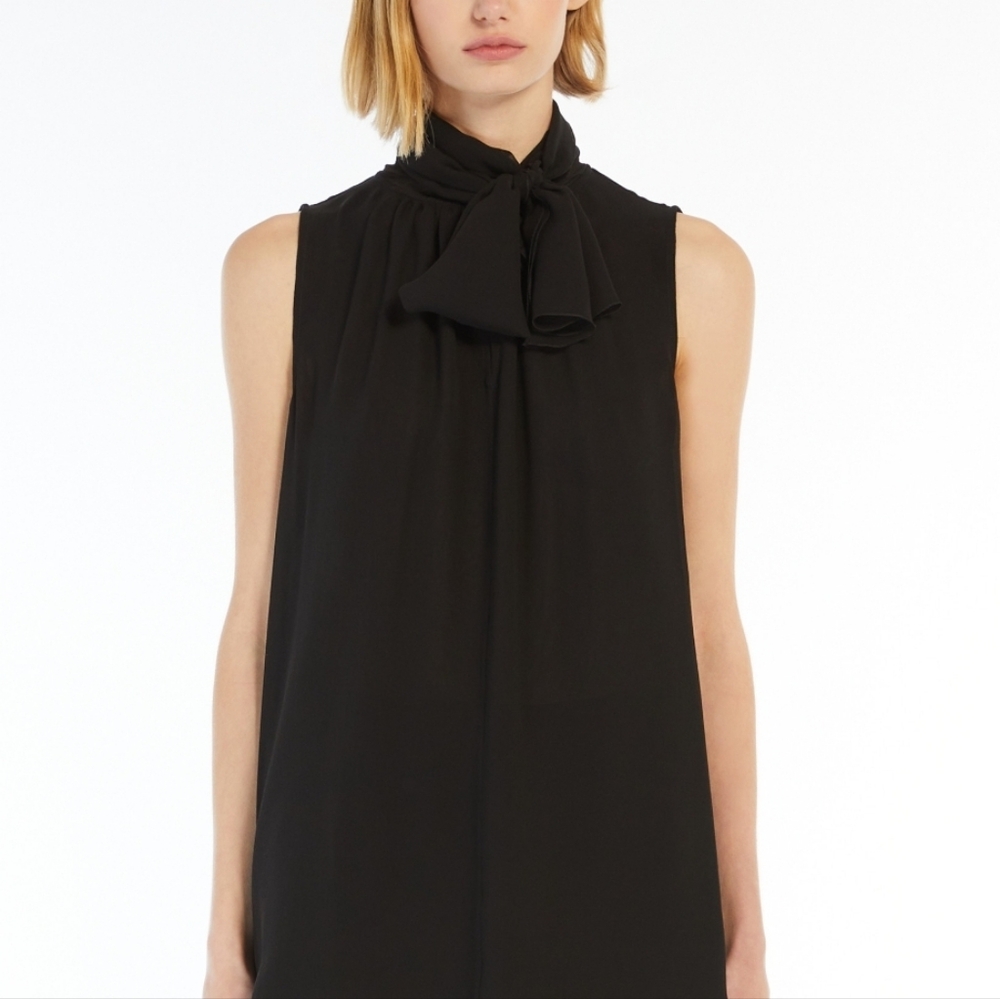 St. John 100% Silk Bow Neck Sleeveless Blouse